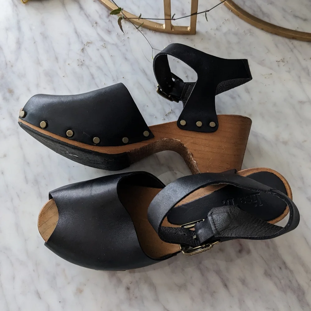 Lisa B Peep Toe Wooden Clog - Picture 5 of 14